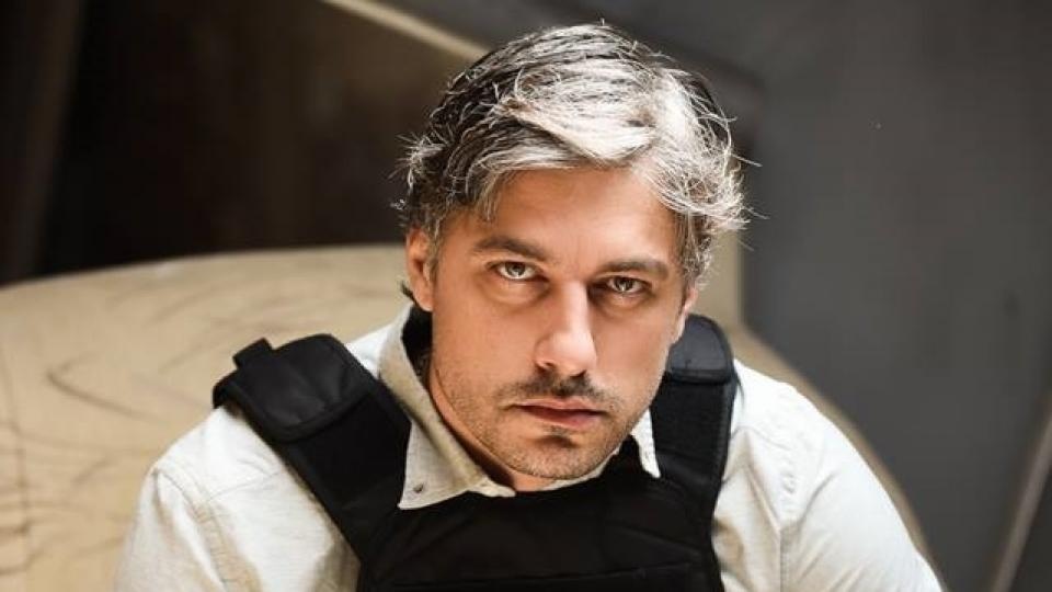 В свое интервю актьорът Владимир Карамазов разказва за перипетиите както