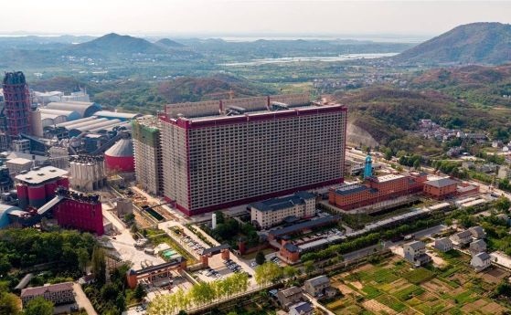 Кули близнаци на по 26 етажа с по 400 хиляди квадратни