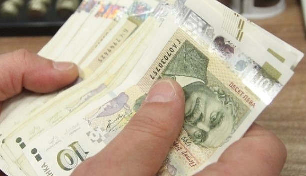 Минималната заплата у нас да стане 770 лева от януари