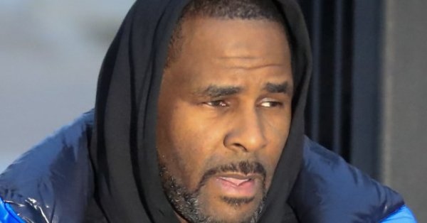 Ар Кели пусна нов албум наречен I Admit It в