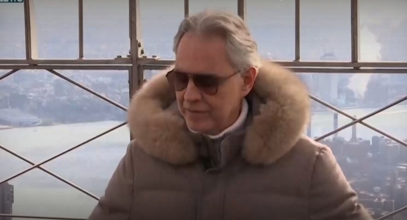 По време на коледното си турне в САЩ Андреа Бочели освети