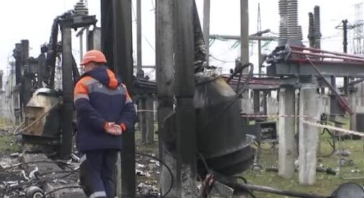 Украйна се опитва да възстанови новите щети по електрическата си