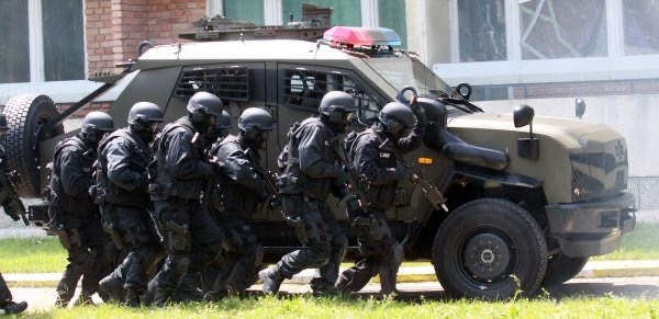 Стотици полицаи жандармеристи барети и прокурори участват вспецоперация на МВР и прокуратурата по линия на