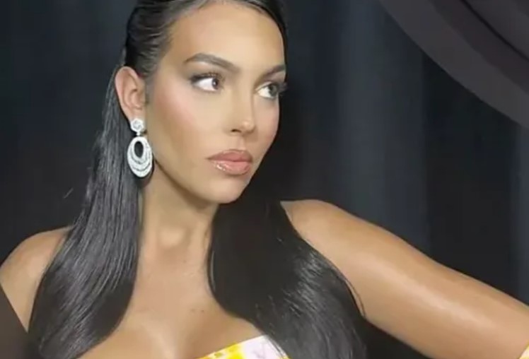 Джорджина Родригес разказва пред списание Elle за предизвикателствата с които