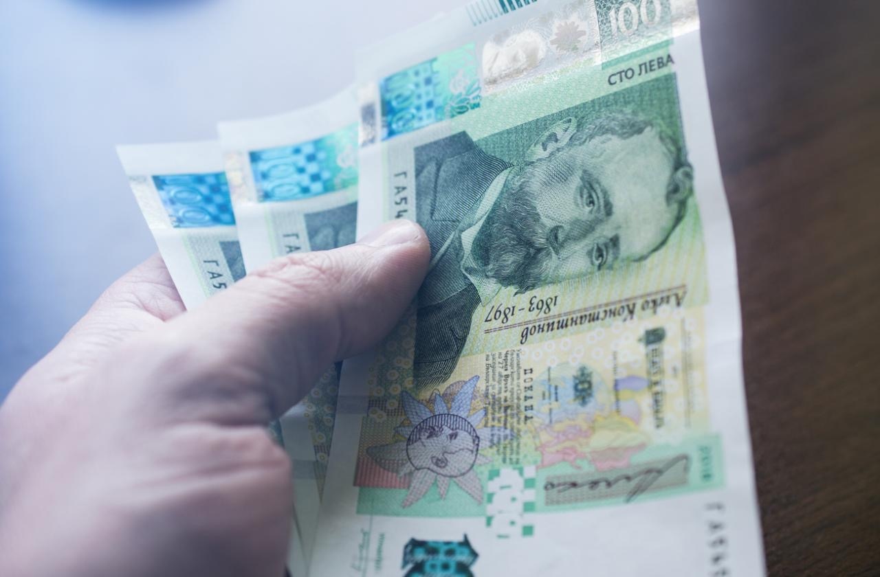 С определянето на размер на минималната работна заплата МРЗ който