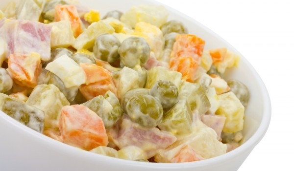 Салатата Оливие позната у нас като руска салата може да