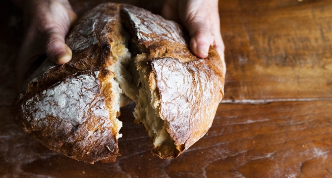 Българинът гледа на хляба като на светиня и затова и