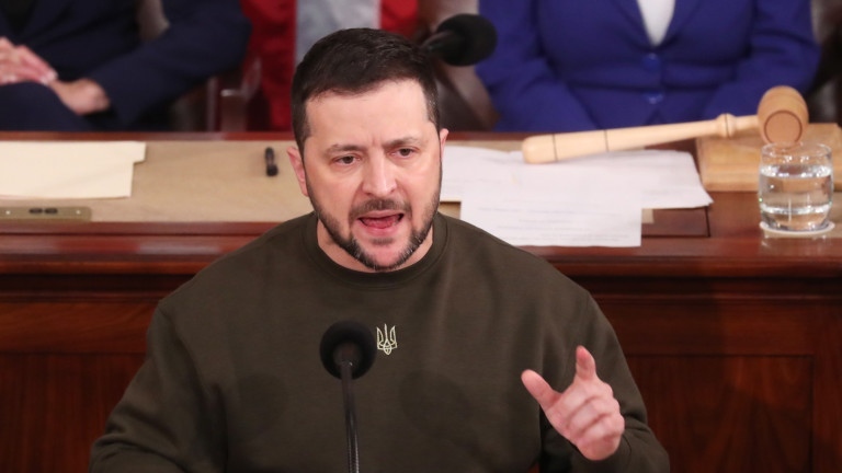 Украинският президент Володимир Зеленски заменя посланика на страната у нас