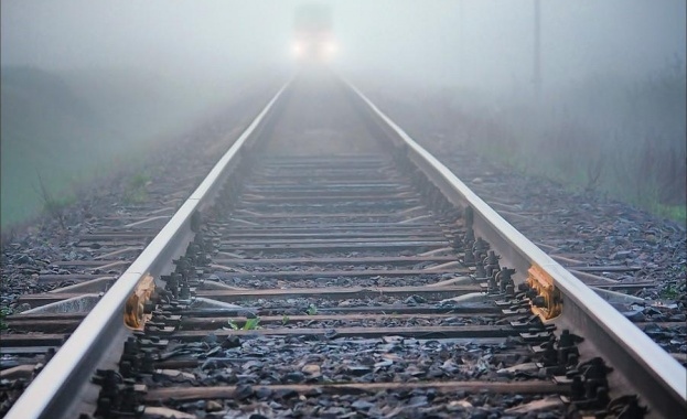 Товарен влак превозващ амоняк   дерайлира в Източна Сърбия съобщиха
