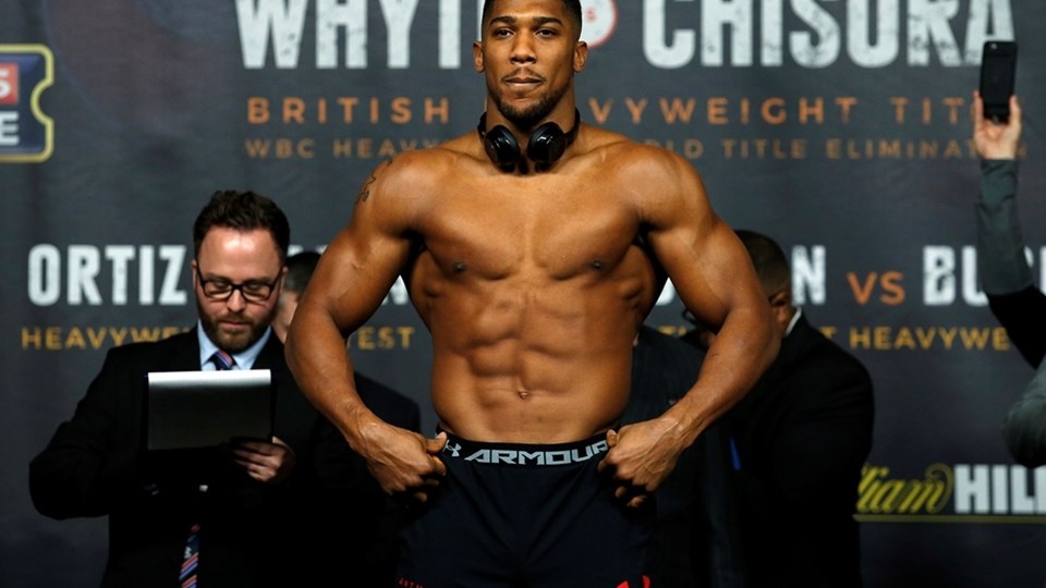 Бившият шампион на WBA IBF и WBO в тежка категория