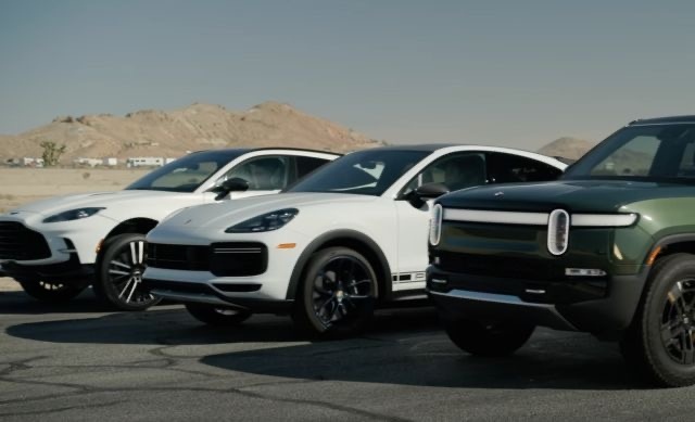 В поредната надпревара противопоставяща бензинови и електрически автомобили ще видим