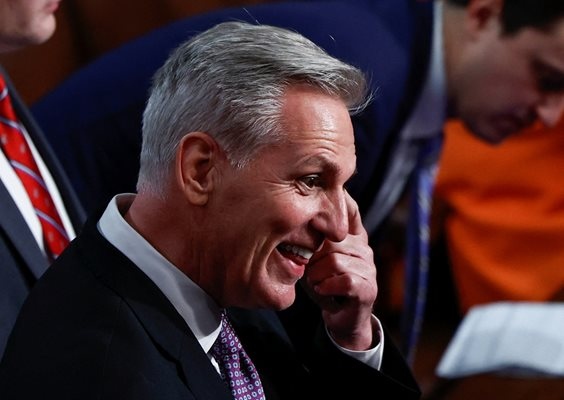 Републиканецът Кевин Маккарти най накрая успя да събере необходимите гласове за