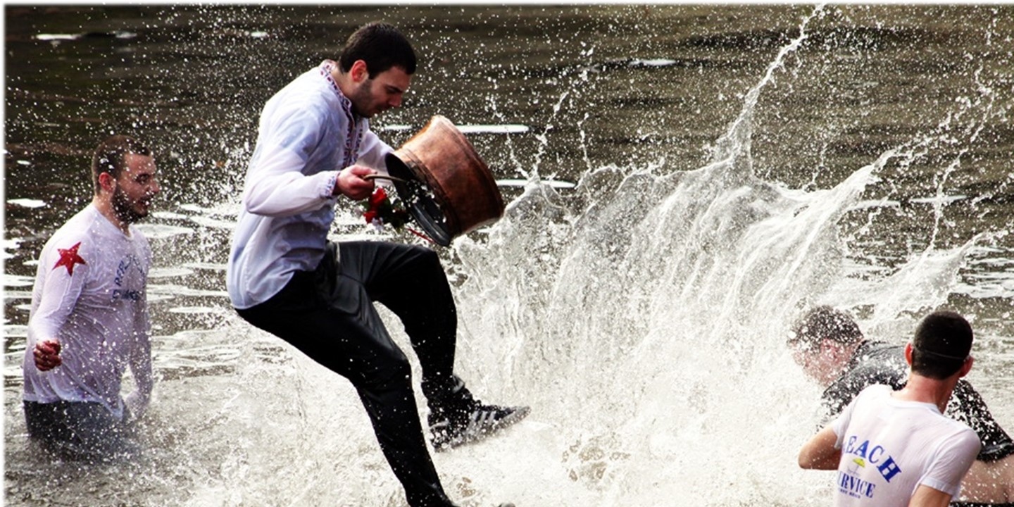 Обичаят Къпанки бе изпълнен и тази година на Ивановден в