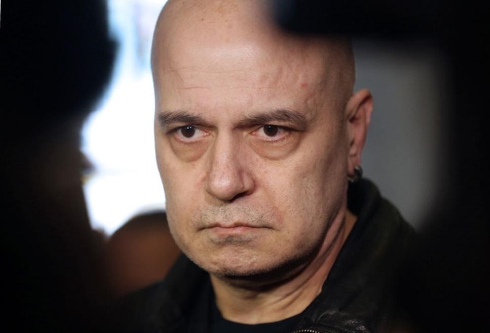 Голям проблем за една песничка Всъщност това е политическа сатира