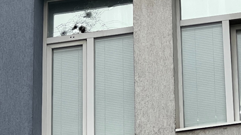 Мъж стреля по сградата на Трето районно полицейско управление в