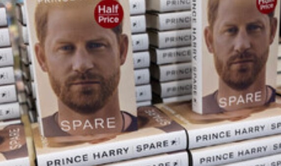 В полунощ беше пусната официално в продажба автобиографичната книга на