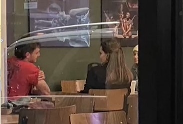 Анджелина Джоли и Пол Мескал бяха заснети да пият кафе