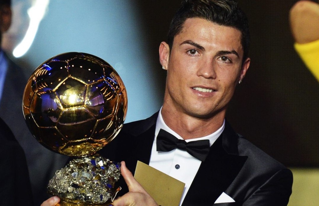 Златната топка на Кристияно Роналдо от 2013 г е притежание