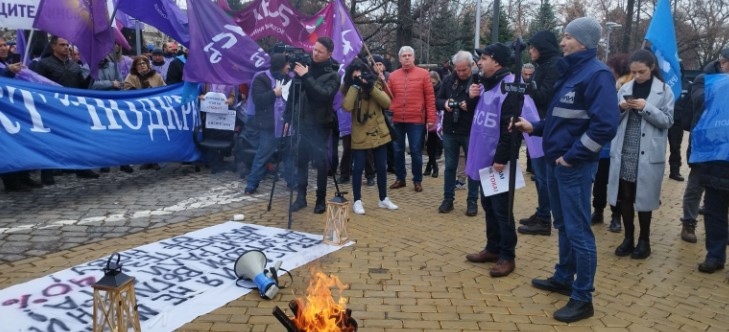 Повече от 3 000 работещи във въгледобивни дружества и топлоенергийни