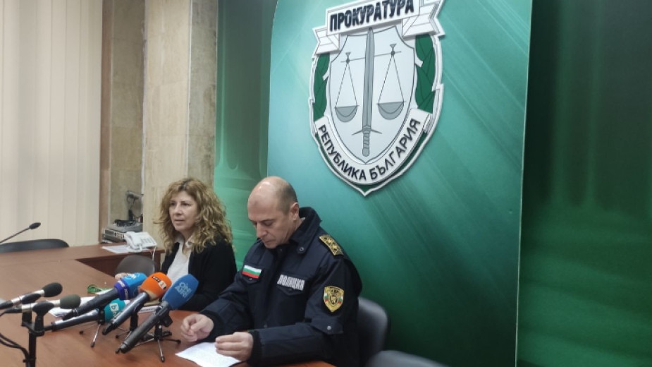 При специализирани полицейски операции в Бургас са задържани още трима