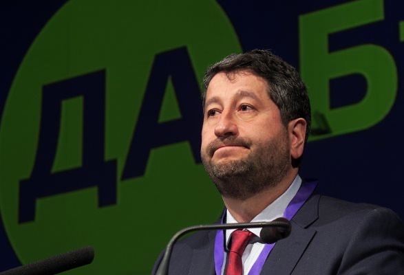 За специално подбрано време на акцията в офисите на криптокомпанията