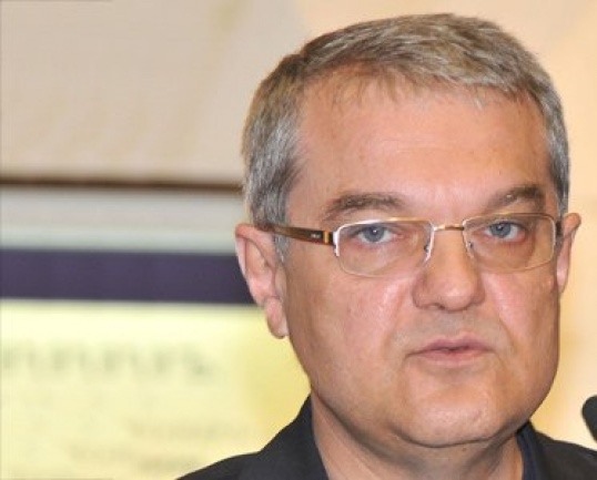 Абсурдно беше Румен Радев да връчи третия мандат на коалиция