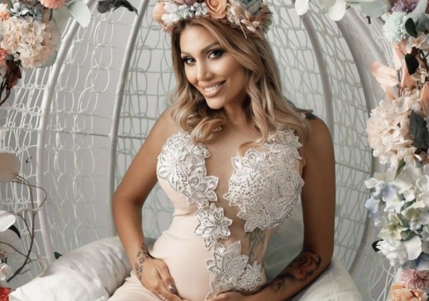 Джулиана Гани стана майка за втори път Хубавицата роди момче