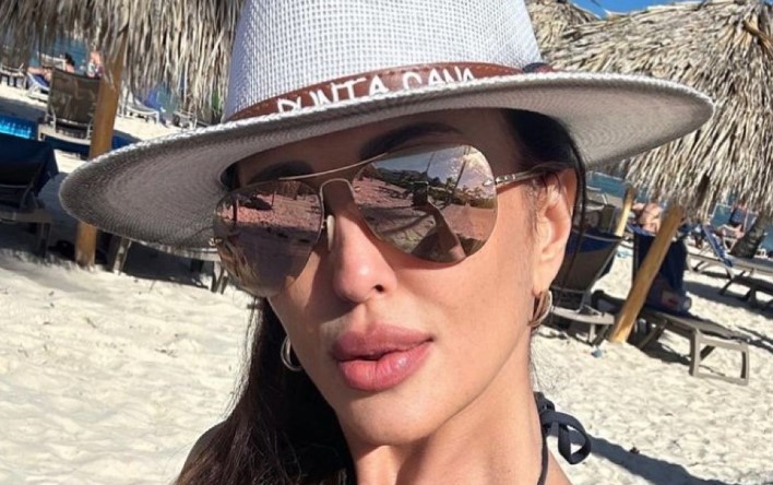 Певицата отлетя на топло през Мадрид където направи кратка почивка