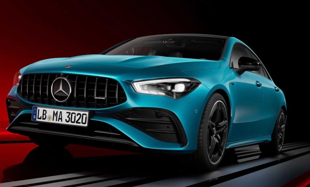 Няколко месеца след като Mercedes обнови A Klasse сега германците показаха