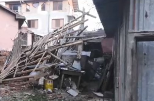 Бедствено положение във Враца заради ураганния вятър Поривите на вятъра
