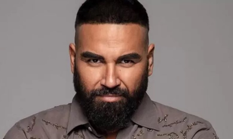 Азис сюрпризира последователите си в социалната мрежа с новината че