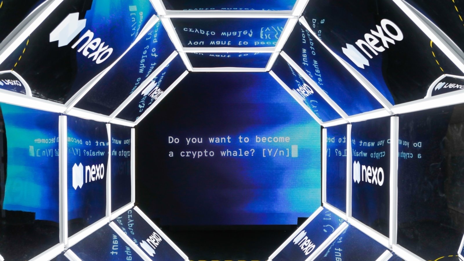 Дарителите на Демократична България които са били служители или в