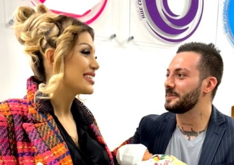 Под звуците на арфа изписаха Джулиана Гани и бебето й