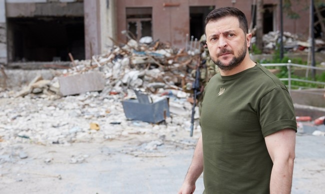 След почти една година война и стотици милиарди долари безвъзмездна