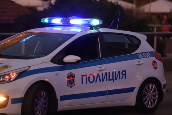 Униформен полицай е задържан снощи в Казанлък, предаде БГНЕС. Той е