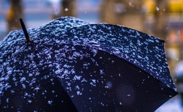 Дъждът и на изток ще преминава в сняг най късно към