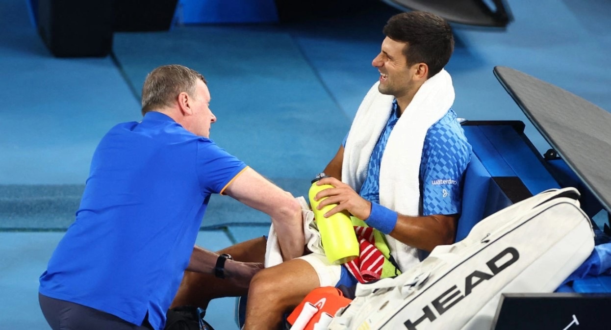 Новак Джокович e играл с трисантиметрово разкъсване на бедрен мускул