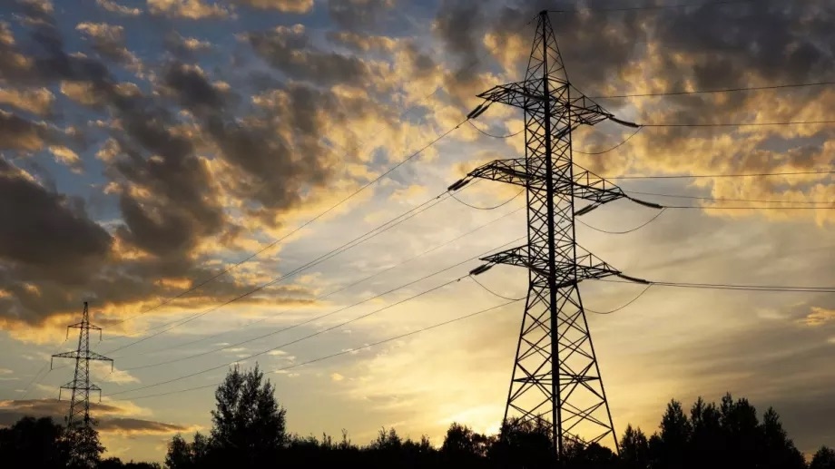 Компенсациите заради високите цени на електроенергията продължават до края на месец