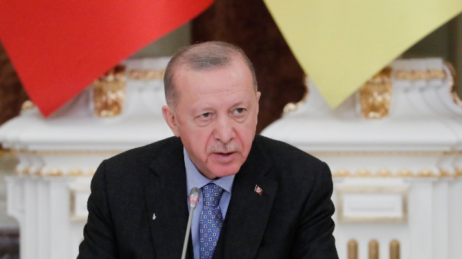 Броят на жертвите на опустошителните земетресения които разтърсиха вчера южната