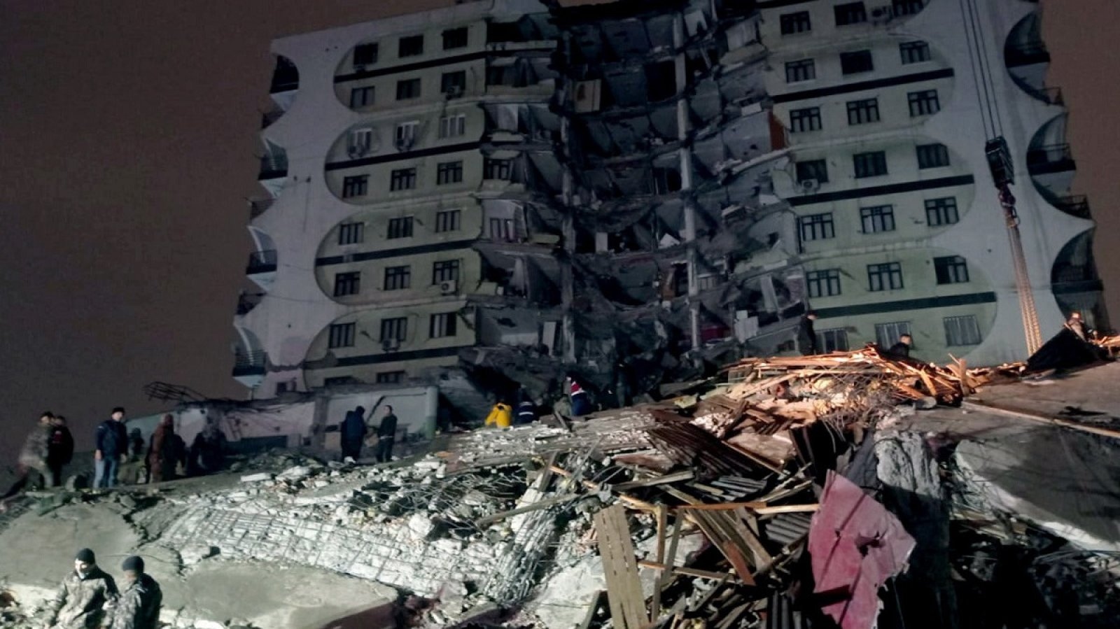 Още един български гражданин е в неизвестност след земетресенията в