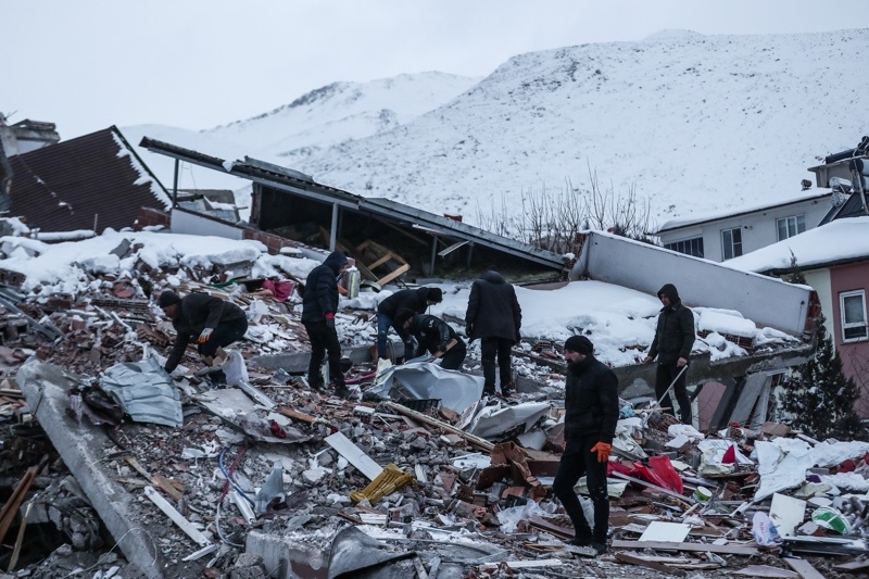 Жертвите на разрушителното земетресение на турско сирийската граница и последвалите вторични