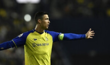 Португалската звезда Кристиано Роналдо вкара и четирите гола при разгромната