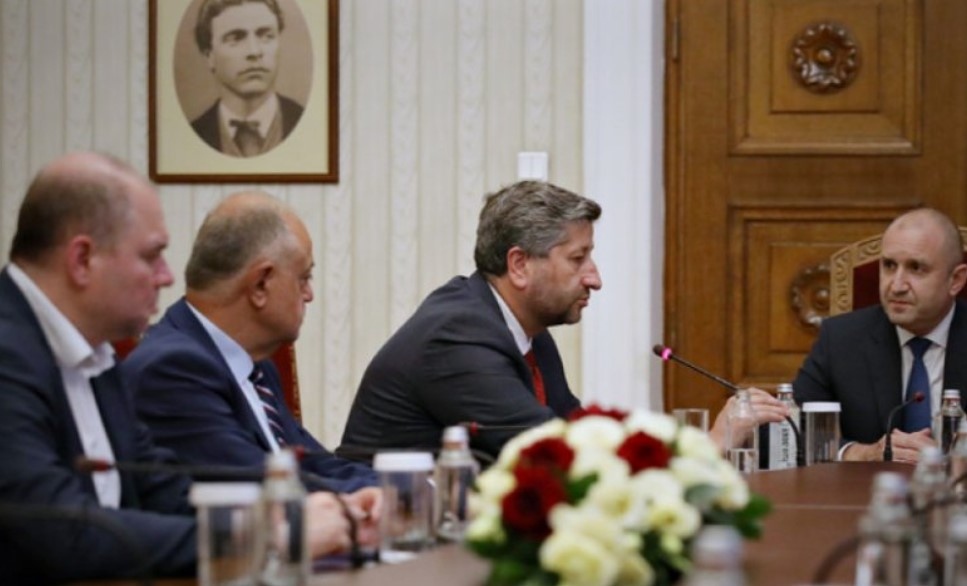 Демократична България обяви курс към импийчмънт и сваляне от поста