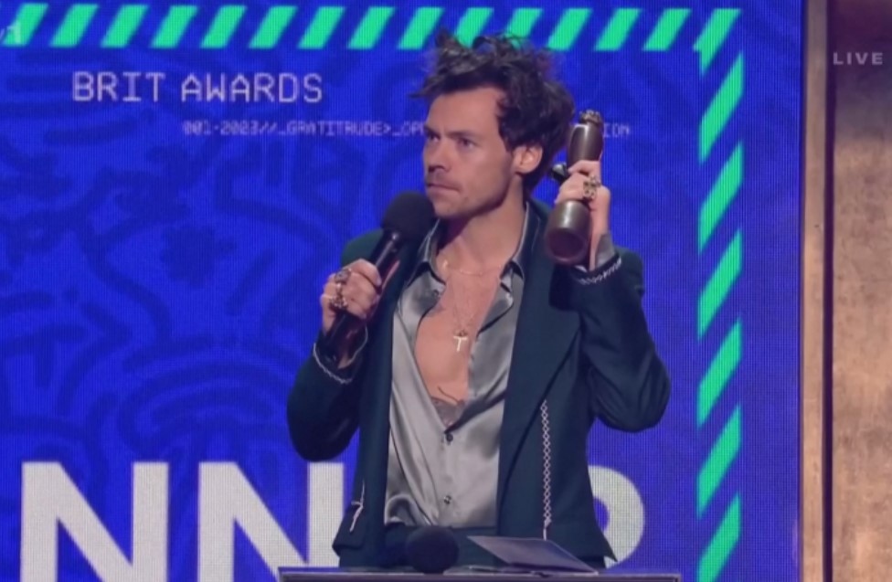 Хари Стайлс триумфира на британските музикални награди Брит Той получи