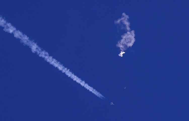 Американски изтребители поразиха с ракета неидентифициран обект летящ над езерото