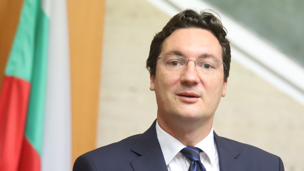 Време за скатаване вече няма Това заяви служебният паровсъден министър