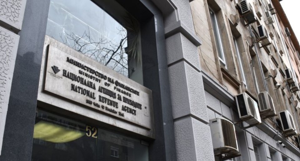 Рекорден ръст на платените през 2022 г просрочени задължения отчете