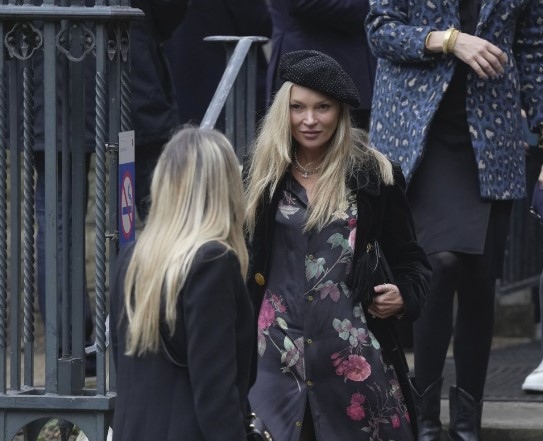 Супермоделът Кейт Мос бившата певица от Спайс гърлс Виктория Бекъм