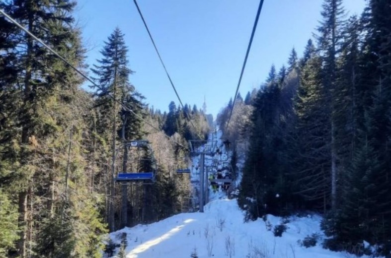 За близо час един от лифтовете на Пампорово е спрял