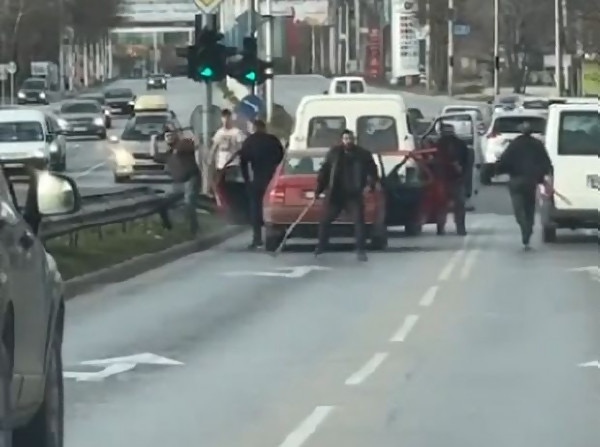 Петима души са обявени за общодържавно издирване а четирима са